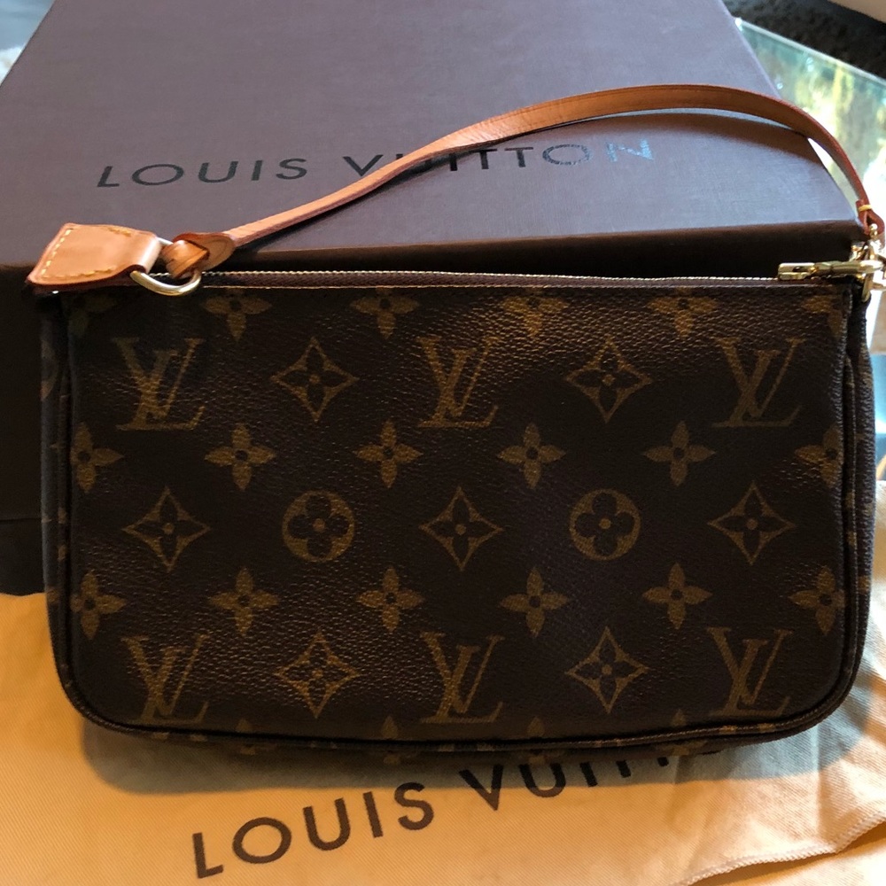 Authentic Louis Vuitton monogram pochette